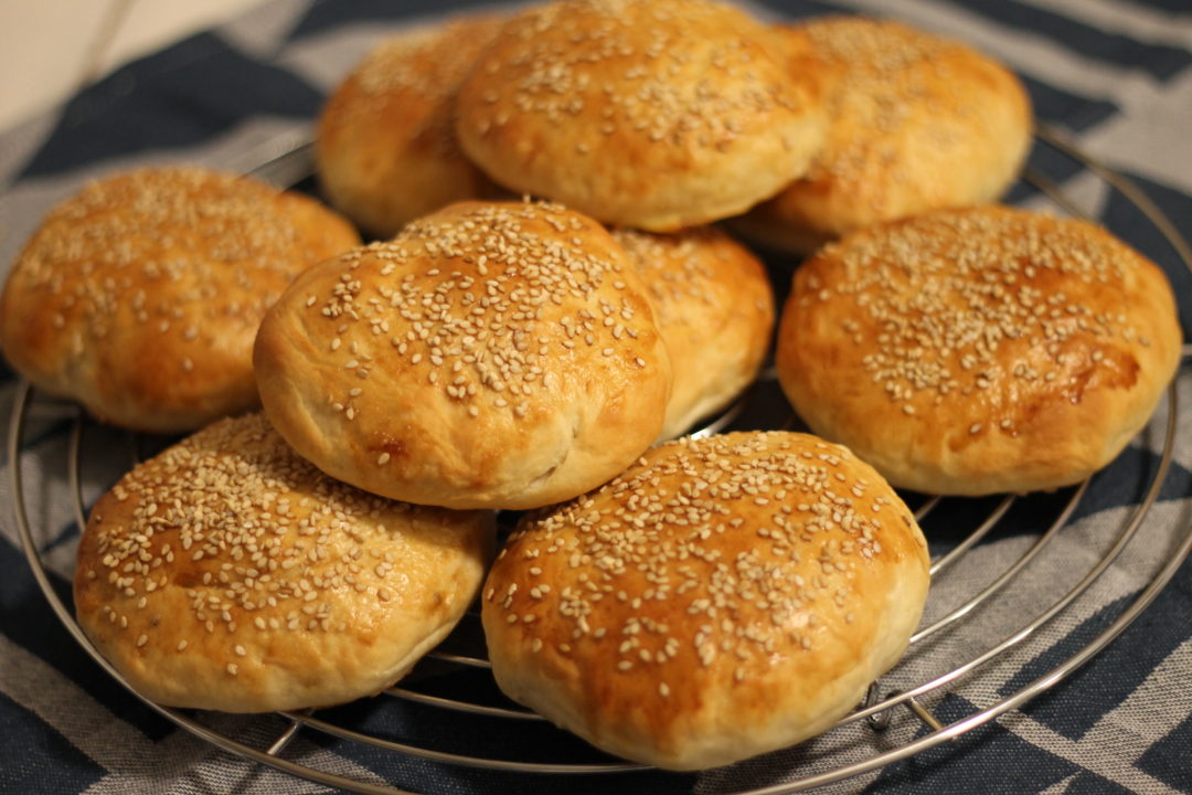 Lækre hjemmebagte burgerboller