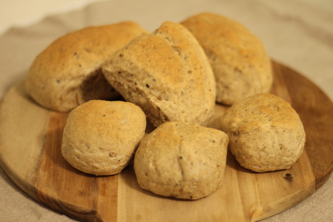Lækre luftige og rustikke sandwichboller med mask